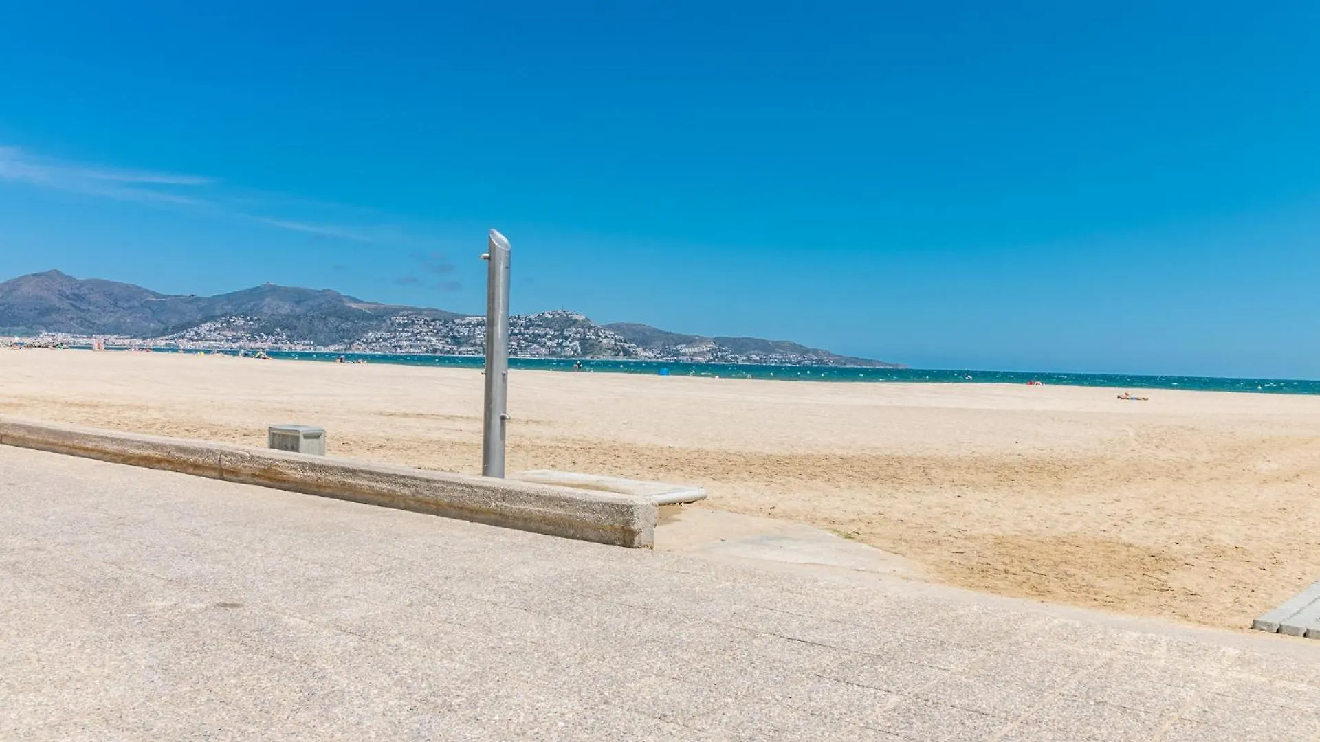 Goldhome - Apartamento Muy Bien Situado En La Avenida Principal Y Muy Cerca De La Playa Empuriabrava