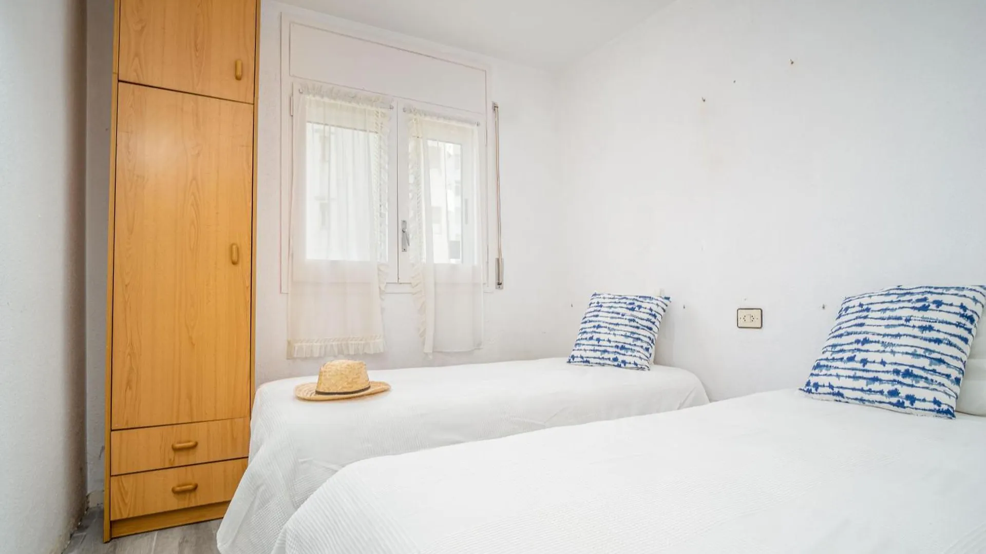 Apartment Goldhome - Apartamento Muy Bien Situado En La Avenida Principal Y Muy Cerca De La Playa Empuriabrava Spain