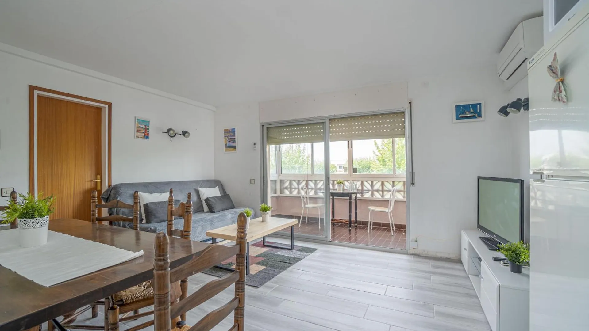 Apartment Goldhome - Apartamento Muy Bien Situado En La Avenida Principal Y Muy Cerca De La Playa Empuriabrava