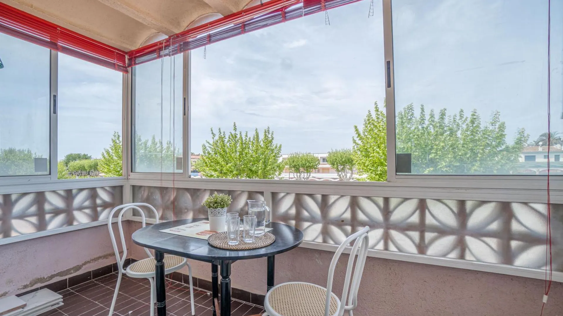 Apartment Goldhome - Apartamento Muy Bien Situado En La Avenida Principal Y Muy Cerca De La Playa Empuriabrava