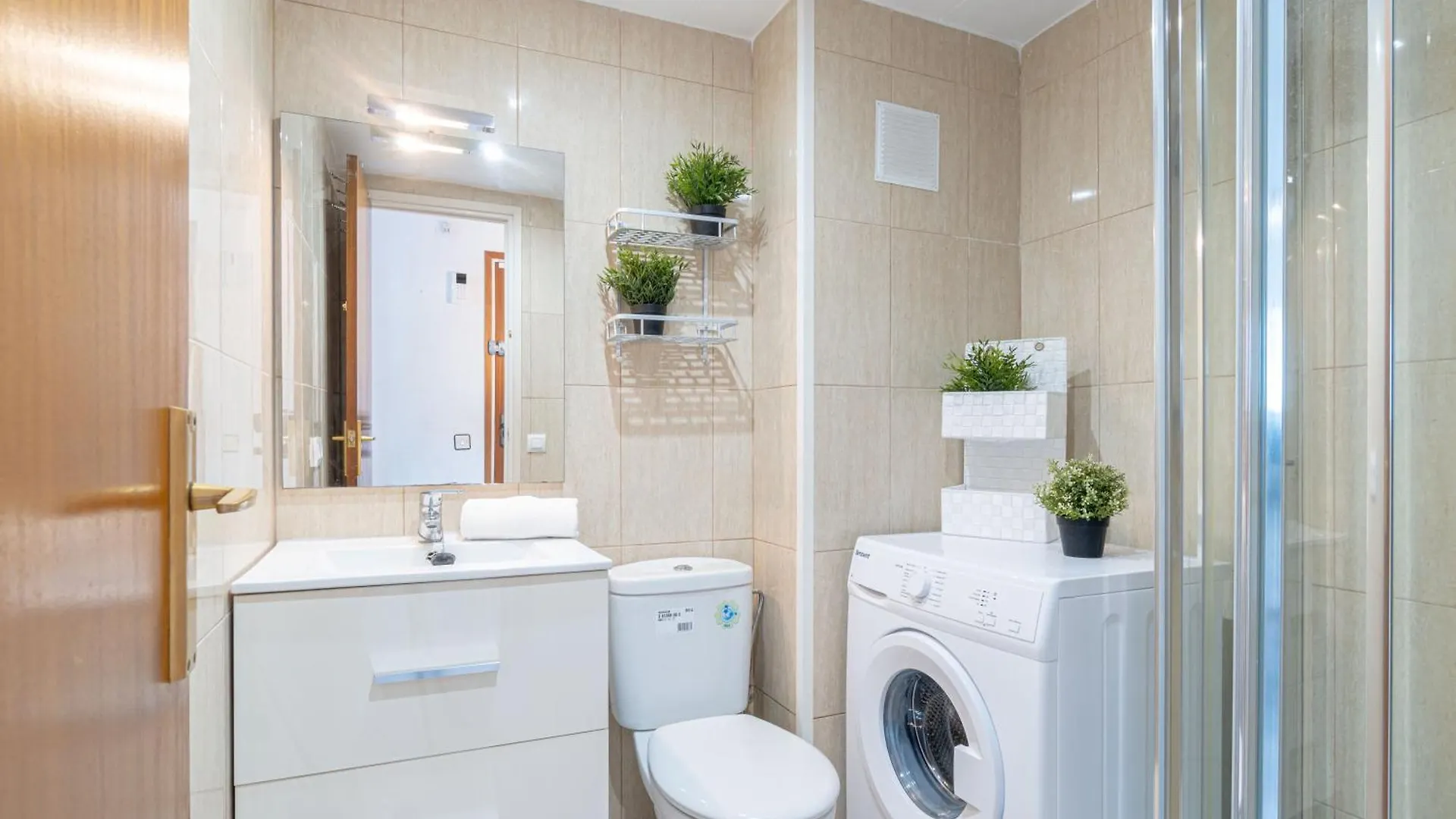 Goldhome - Apartamento Muy Bien Situado En La Avenida Principal Y Muy Cerca De La Playa Empuriabrava 0*,
