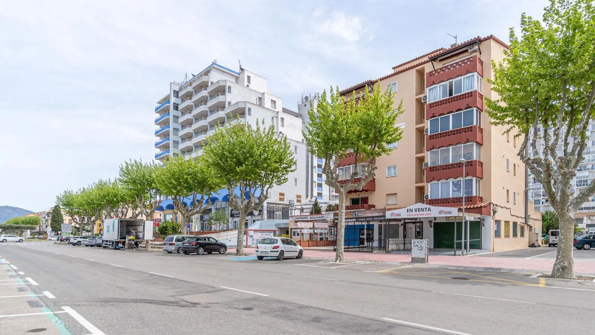 Apartment Goldhome - Apartamento Muy Bien Situado En La Avenida Principal Y Muy Cerca De La Playa Empuriabrava Spain